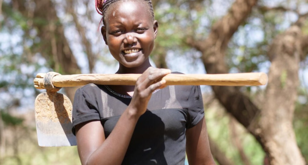 Ruth with a group of women in the farm field doing FMNR in Kenya.